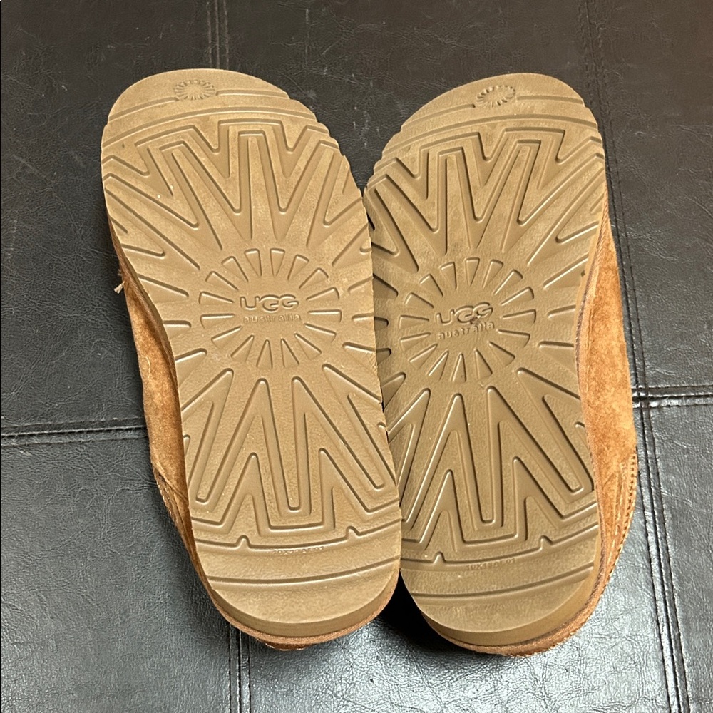 UGG Men's Chestnut Suede Slip-Ons size 12, like new - Picture 5 of 7